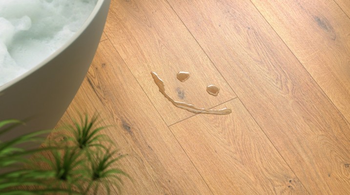 Vodeodolné podlahy EGGER NatureSense Aqua a AquaDura: Spoľahlivá ochrana proti vode